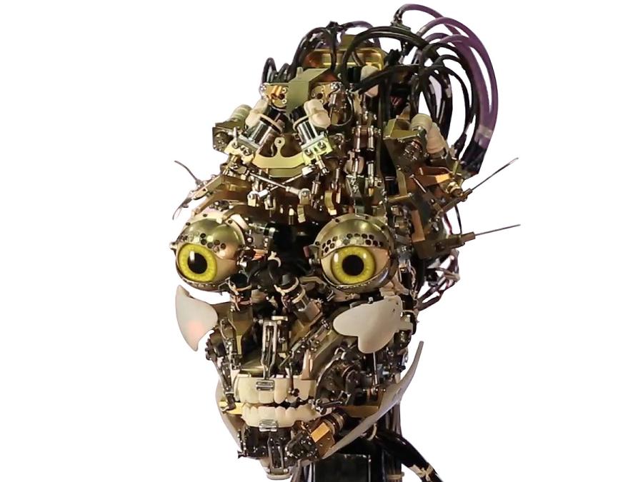 An uncovered photo of Na'vi Shaman shows all of the skeletal electronics, eyes and teeth.