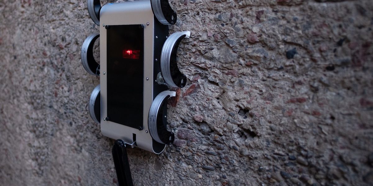 T-RHex Is a Hexapod Robot With Microspines on Its Feet